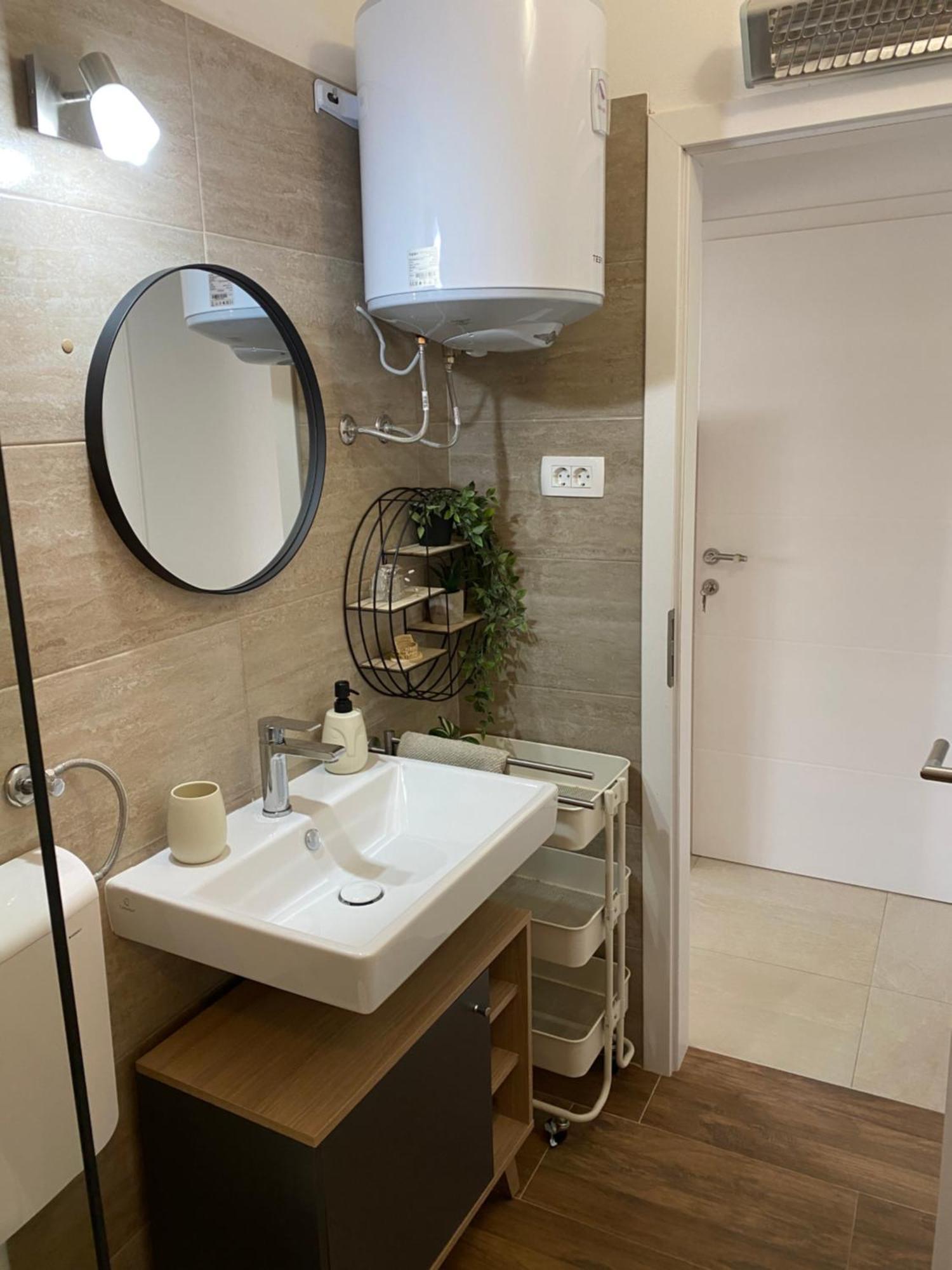 Jozephine Apartma *